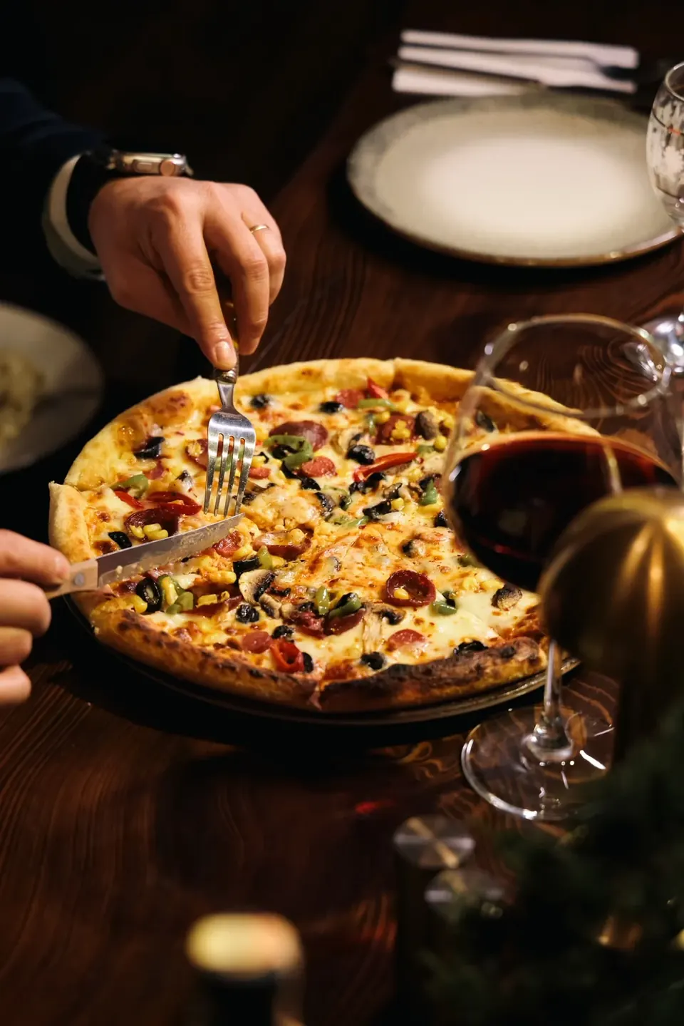 Egg Bistro’da masaya servis edilen pizza